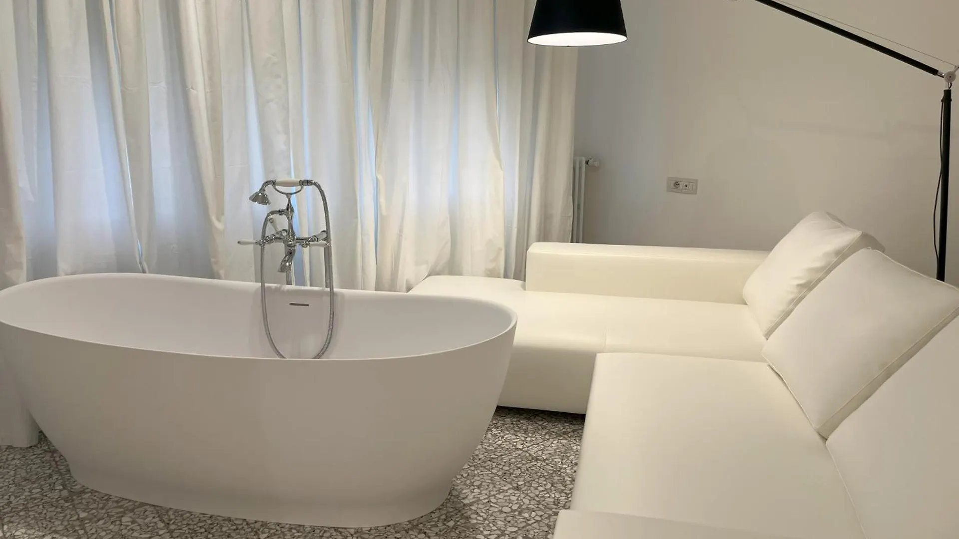 Eveline 2 - Piscina Privata O Jacuzzi Hotel Sanremo Italy