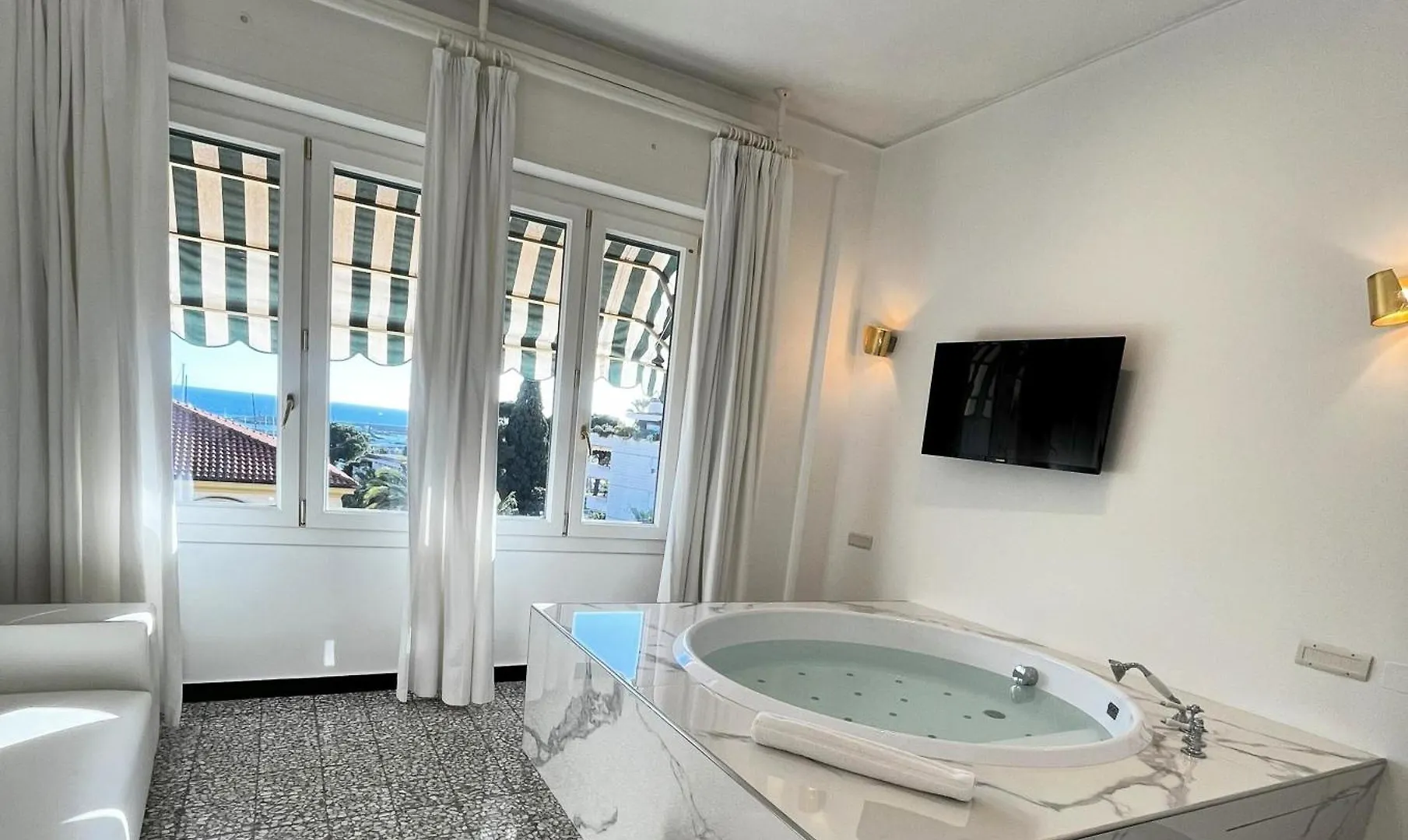 Eveline 2 - Piscina Privata O Jacuzzi Hotel Sanremo